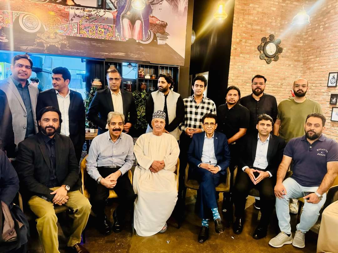 SyedJun67262420's tweet photo. مسقط عمان میں مقیم پاکستانی بزنس کمیونٹیز کی جانب سے چئیرمین ایم کیو ایم و وفاقی وزیر تعلیم ڈاکٹر خالد مقبول صدیقی کے اعزاز میں عشائیہ دیا گیا ، اس موقع پر ایم کیو ایم پاکستان اوورسیز مسقط عمان چیپٹر کے آرگنائز عمران صدیقی و اراکینِ کمیٹی بھی موجود ہیں ۔
#MQMPakistan https://t.co/EFavOAbt5M