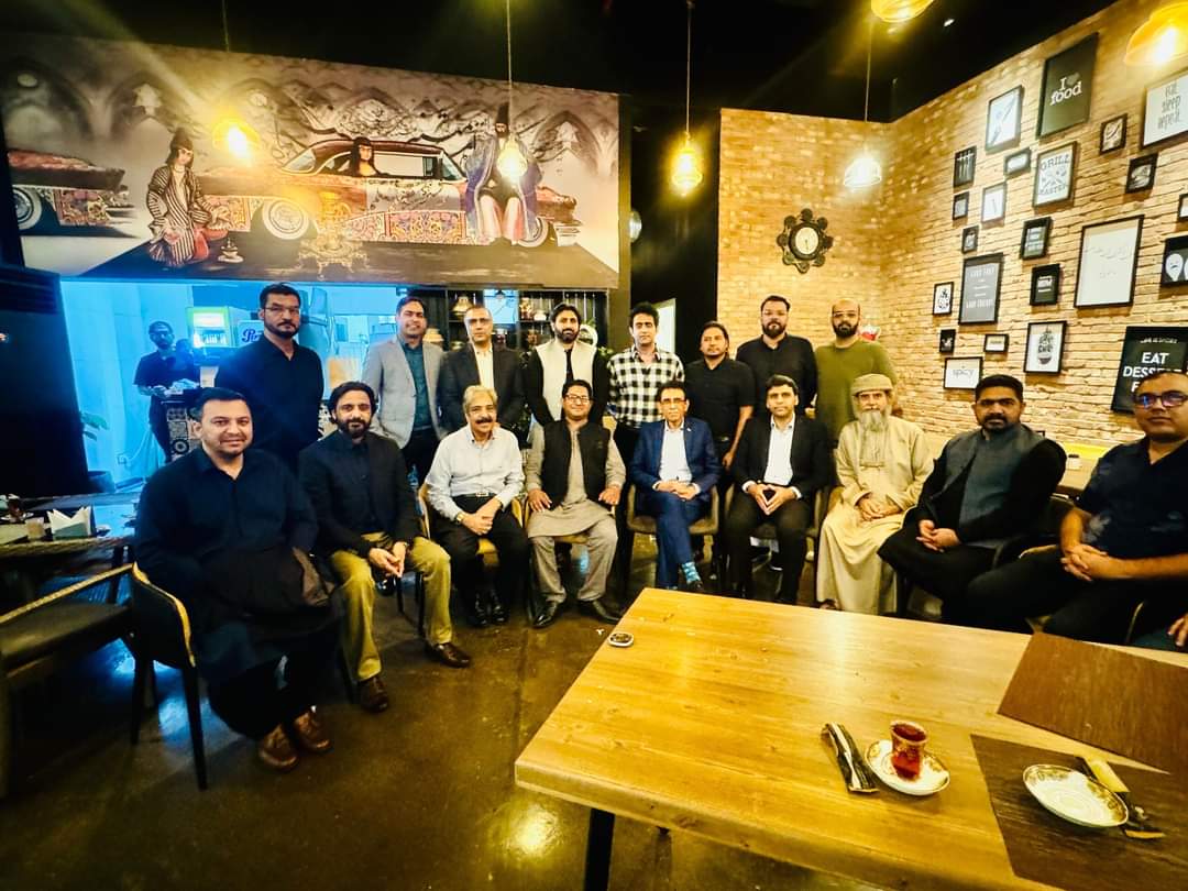 SyedJun67262420's tweet photo. مسقط عمان میں مقیم پاکستانی بزنس کمیونٹیز کی جانب سے چئیرمین ایم کیو ایم و وفاقی وزیر تعلیم ڈاکٹر خالد مقبول صدیقی کے اعزاز میں عشائیہ دیا گیا ، اس موقع پر ایم کیو ایم پاکستان اوورسیز مسقط عمان چیپٹر کے آرگنائز عمران صدیقی و اراکینِ کمیٹی بھی موجود ہیں ۔
#MQMPakistan https://t.co/EFavOAbt5M