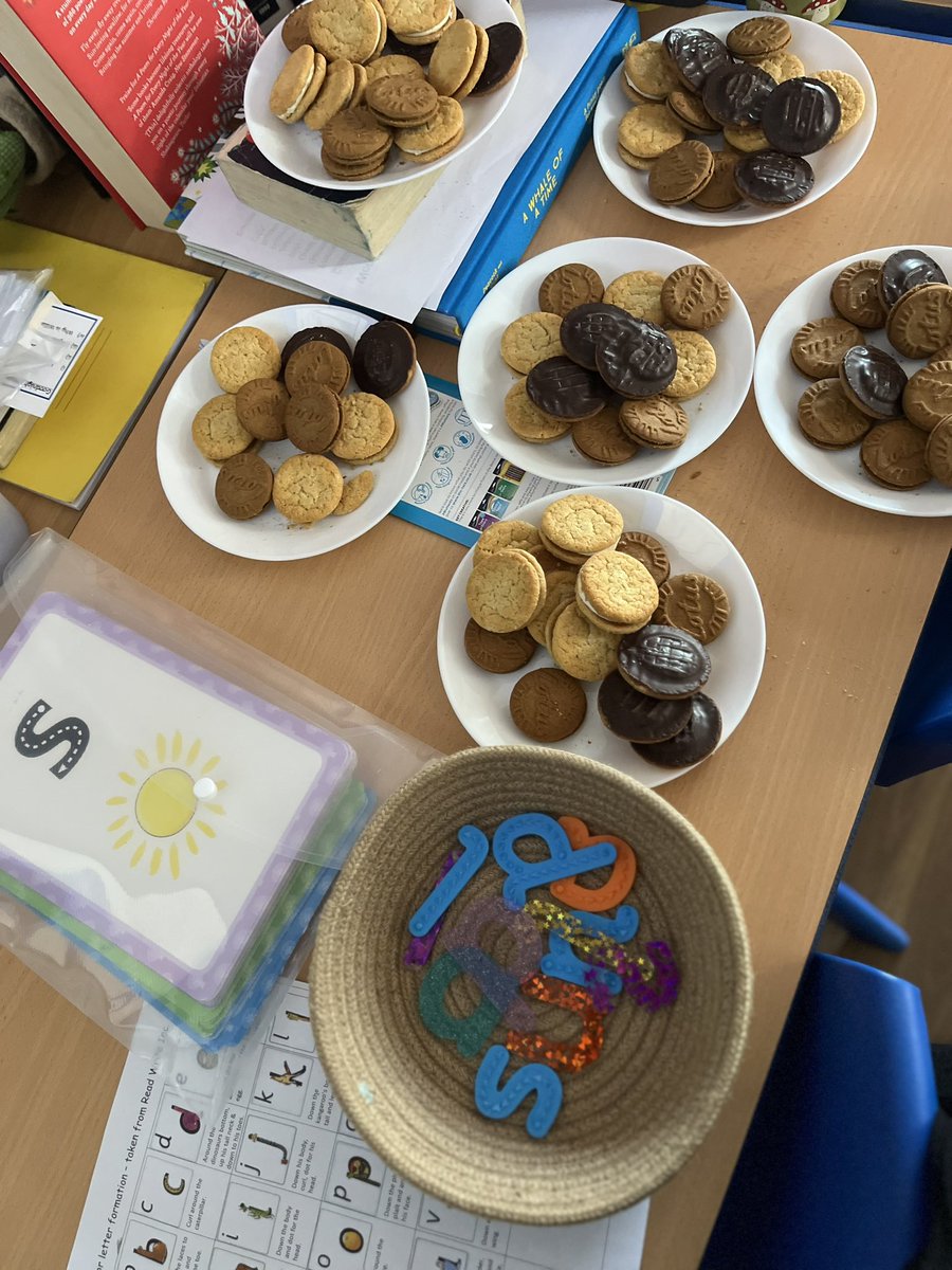 ValewoodPrimary's tweet photo. Concrete and tactile resources were shared with our families in the Phonics & Early Reading Workshop. Miss Metcalfe even had biscuits πͺ at the ready for our parents! #MultiSensoryEYFS at its best! βοΈπ«ππΌ π πβοΈ #PhonicsFirst βοΈ
@MerseyViewTrust βοΈ https://t.co/TeiYFl1sYq