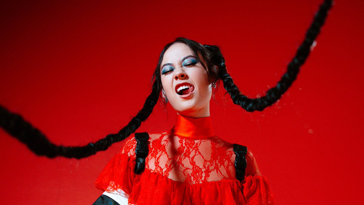 Two years after breaking TikTok with her slinky hit “Late to the party,” rapidly rising alt-pop star EMEI is coming to the UK 🙌

Her last tour sold out in hours, she'll be heading to #Glasgow #Manchester and #London with tickets ON SALE NOW 🎟🎟
theticketroom.co.uk/artist/emei/