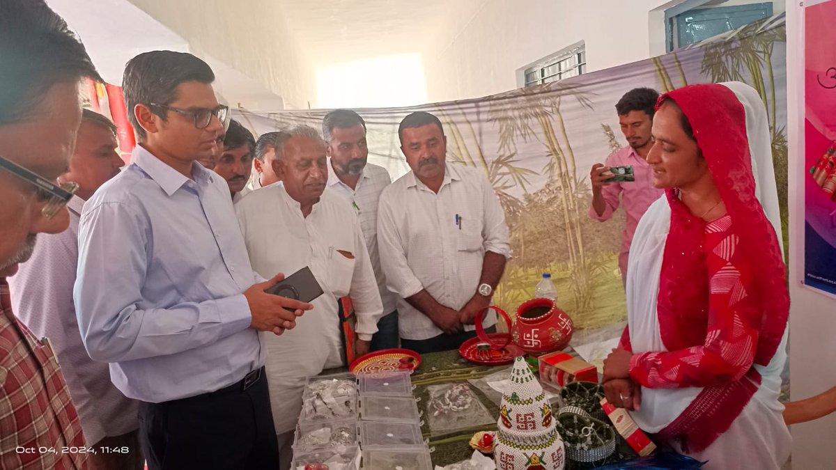 કલેકટરશ્રી બનાસકાંઠા એ થરાદ તાલુકાના આસોદર ગામ ખાતે યોજાયેલ સેવા સેતુ કાર્યક્રમમાં ઉપસ્થિત રહી લોકોને સરકારશ્રીની યોજનાઓનો મહત્તમ લાભ સ્થળ પર જ મળી રહે તે માટે સબંધિતોને સૂચનો કર્યા. <a href="/CMOGuj/">CMO Gujarat</a> <a href="/JayantiRavi/">Jayanti Ravi</a> <a href="/revenuegujarat/">Revenue Dep. Gujarat</a>