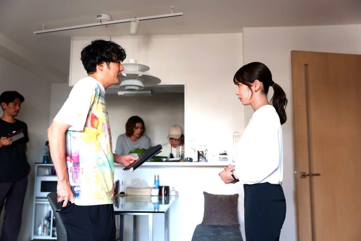 shotai_movie's tweet photo. 《#映画正体 オフショット📷》

鏑木(#横浜流星)が
金髪のライターの那須として
沙耶香(#吉岡里帆)の
家に身を寄せることに

ふたりの何気ない会話は二人のアドリブ
距離が近づいていく
鏑木と沙耶香の会話が弾みました😊

11.29(Fri.)全国公開🎬 https://t.co/hfkqYi6F3D