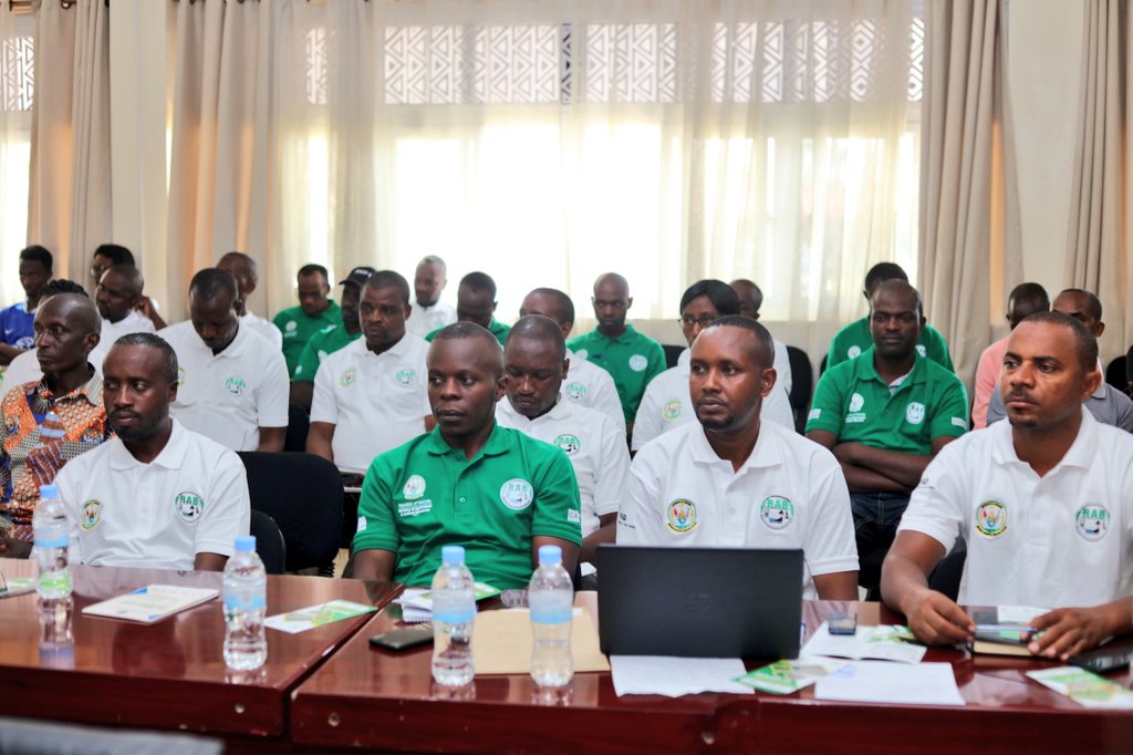 RwamaganaDistr's tweet photo. Ku bufatanye n'Ikigo @RwandaAgriBoard n'abafatanyabikorwa bacyo, uyu munsi mu Karere hatangijwe Icyiciro cya 2 cy'Umushinga ugamije guteza imbere ubworozi bw'inka zitanga umukamo mu Rwanda(RDDPII) n'Umushinga wa kabiri wo kwagura ubuhinzi burambye n'ubwihaze mu biribwa (SAIP II). https://t.co/h2Wcu4K5qj