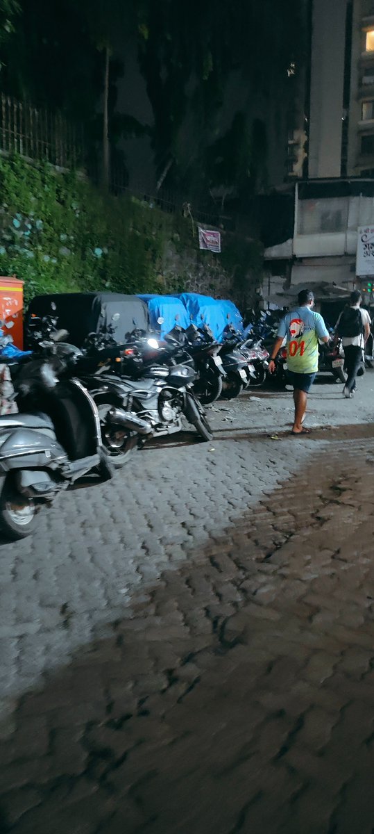 Abhishekup0107's tweet photo. @mybmcWardPN @MumbaiPolice @MTPHereToHelp Almst 10 dys hv passed bt t situation remains t same...nthng has chngd @mybmcWardPN @MumbaiPolice @MTPHereToHelp reqst to resolve t issue https://t.co/hn74y62KJg