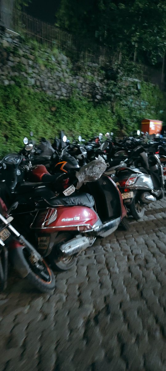 Abhishekup0107's tweet photo. @mybmcWardPN @MumbaiPolice @MTPHereToHelp Almst 10 dys hv passed bt t situation remains t same...nthng has chngd @mybmcWardPN @MumbaiPolice @MTPHereToHelp reqst to resolve t issue https://t.co/hn74y62KJg