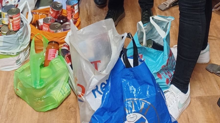 BeyondDementia_'s tweet photo. Thank you @HolbrookPriSch for your generous #harvestfestival donations to our #Trowbridge #MillSt club. Plenty of staples (and treats) to help us provide home-cooked meals for our members. #dementia #Wiltshire https://t.co/OLE8xzJFUr