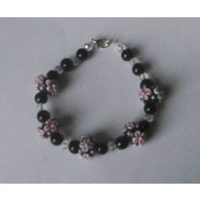 Looking for a bit of bling? 
Check out these lovely handmade beaded bracelets made with beautiful handmade glass beads. 
See more here ebid.net/uk/stores/bute………  
#shophandmadehour #UKGiftAM #elevenseshour