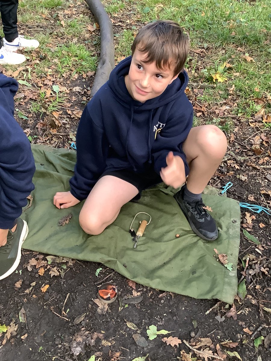 AvantiMeadows's tweet photo. Great fun out in the forest building shelters and starting firers with flint and steel 🔥 https://t.co/az7H0RAAWf