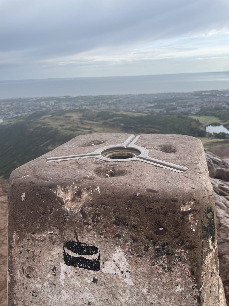 Made it to the top of Arthur's seat 🏴󠁧󠁢󠁳󠁣󠁴󠁿