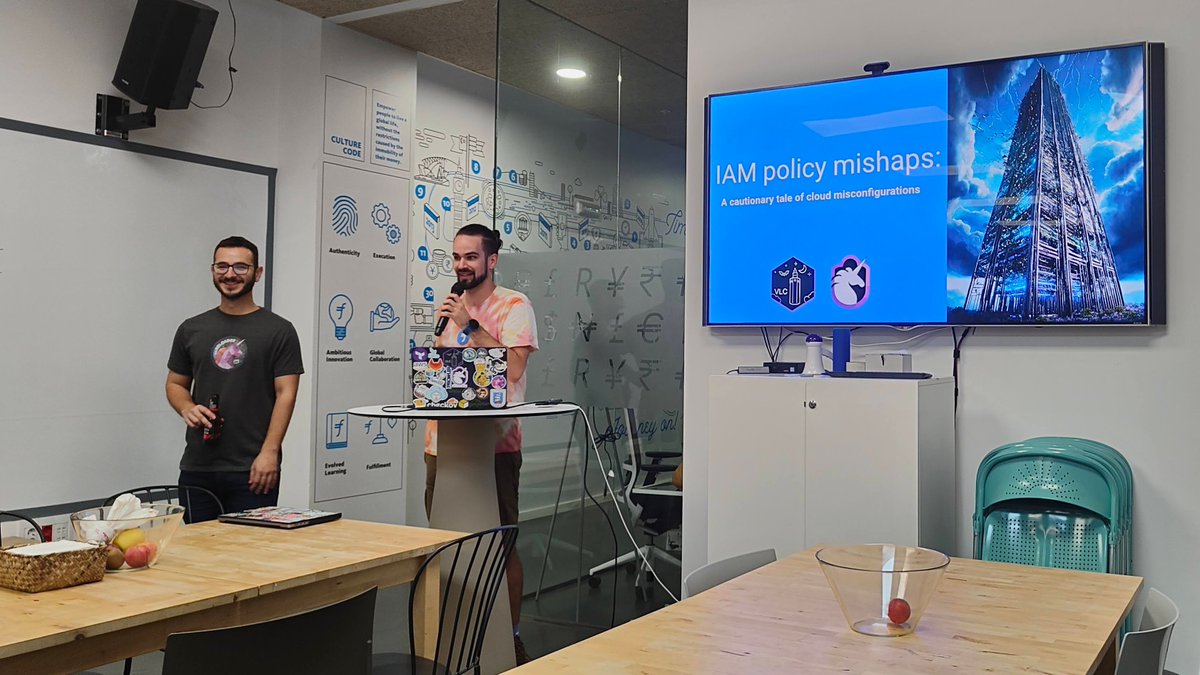 AWSUG_VLC tweet media