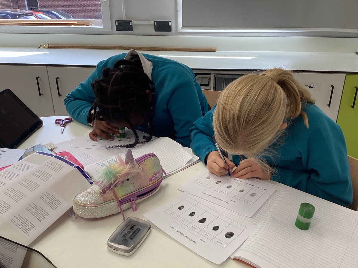 #BGSYear6 investigating their own fingerprints before examining those taken from the crime scene for a possible match #BGSScience