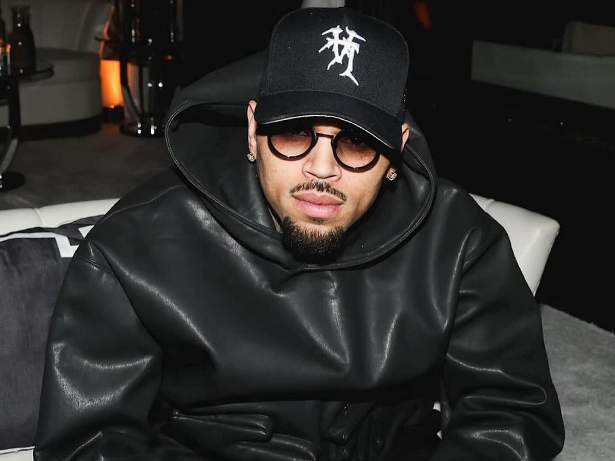 RmodibabuRorry's tweet photo. Chris Brown adds second show after rush for tickets. All 94,700 seats for Chris Brown’s 14 December show at Johannesburg’s FNB Stadium sold out in less than three hours.
#RealNewsForMobile RO. https://t.co/7lr5VLE31B https://t.co/6YLfk1X3p1