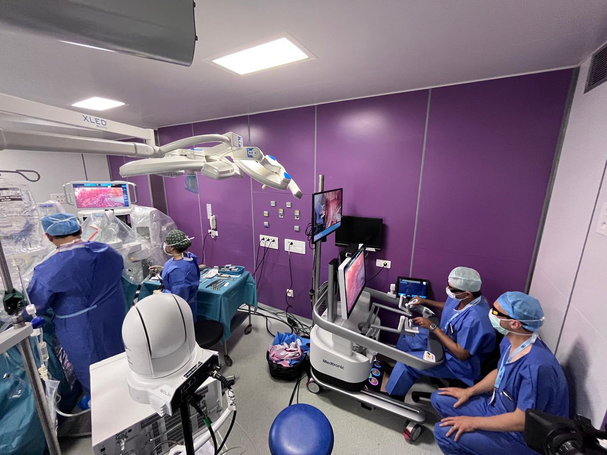arhshepherd's tweet photo. Thanks for a fantastic fellowship at @GuysUrology @GSTTnhs @benchallacombe @prokarurol New robots, amazing cases, live surgery and travel. Thank you to all the great mentors. Grateful to @RACSurgeons for Pickard Grant supporting this endeavour. 🇬🇧➡️✈️➡️🇦🇺 https://t.co/LXEBp9ZBMR