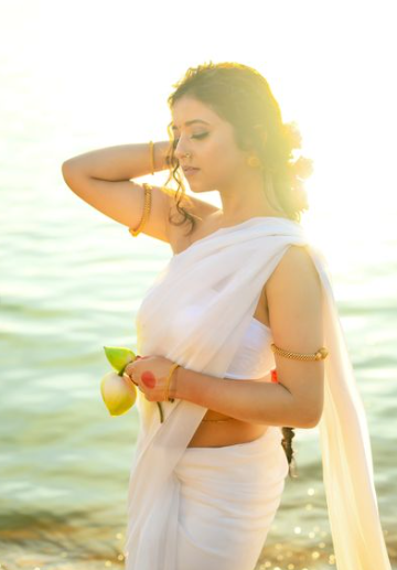 IndiaTodayNE's tweet photo. Assamese singer Deeplina Deka takes on a new avatar ahead of Durga Puja. 

#Assam #AssameseSinger #Singer #DeeplinaDeka #DurgaPuja #GoddessPuja #Viral https://t.co/VH5wwx07pN