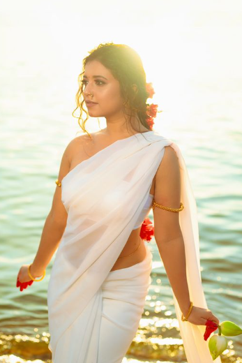 IndiaTodayNE's tweet photo. Assamese singer Deeplina Deka takes on a new avatar ahead of Durga Puja. 

#Assam #AssameseSinger #Singer #DeeplinaDeka #DurgaPuja #GoddessPuja #Viral https://t.co/VH5wwx07pN