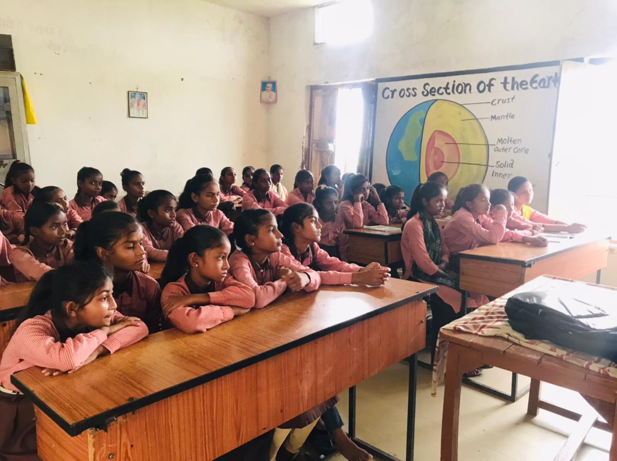 akritig31's tweet photo. In the auspicious occasion of #InternationalGirlChildDay @upmahilakalyan organized a 10day event.On the third day, @ActionAidIndia hosted a "Talk Show with Idols" across various blocks in Balrampur,where successful women shared their inspiring stories of struggle with young girls https://t.co/OBiDSStg1W