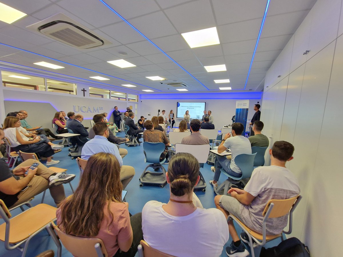 📸 Jornada Ágora Tecnologías Inmersivas y Drónica en Educación

📢  Junto a <a href="/regiondemurcia/">Gobierno de la Región de Murcia</a> y <a href="/Telefonica/">Telefónica</a> analizamos los retos de las nuevas tecnologías en el ámbito universitario.