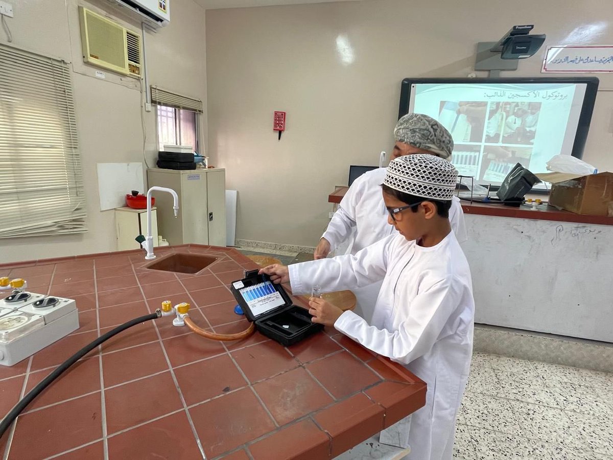 نفذ الأستاذ عماد الحتروشي المعلم المشرف على برنامج GLOBE البيئي بالمدرسة ورقة عمل تدريبية للبرنامج  حيث تم استهداف الطلبة الملتحقين حديثاً بالبرنامج تم من خلالها التعريف ببروتوكولات البرنامج وطرق تنفيذها وطرق ادخال البيانات في موقع البرنامج.
<a href="/OmanGlobe58370/">GLOBE OMAN 🇴🇲</a> 
<a href="/GLOBEProgram/">The GLOBE Program</a>