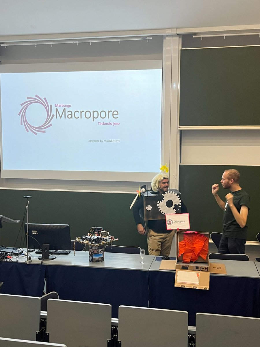 Congratulations <a href="/adanramirezro/">Adán Ramírez Rojas</a> for finishing your #PhD! It has been a journey. First PhD of the lab #proudPI. Funny enough we dressed inversely. Thanks to the evaluation committee, colleagues and team who made the event unforgettable. Adán even turned into a Macropore sequencer.