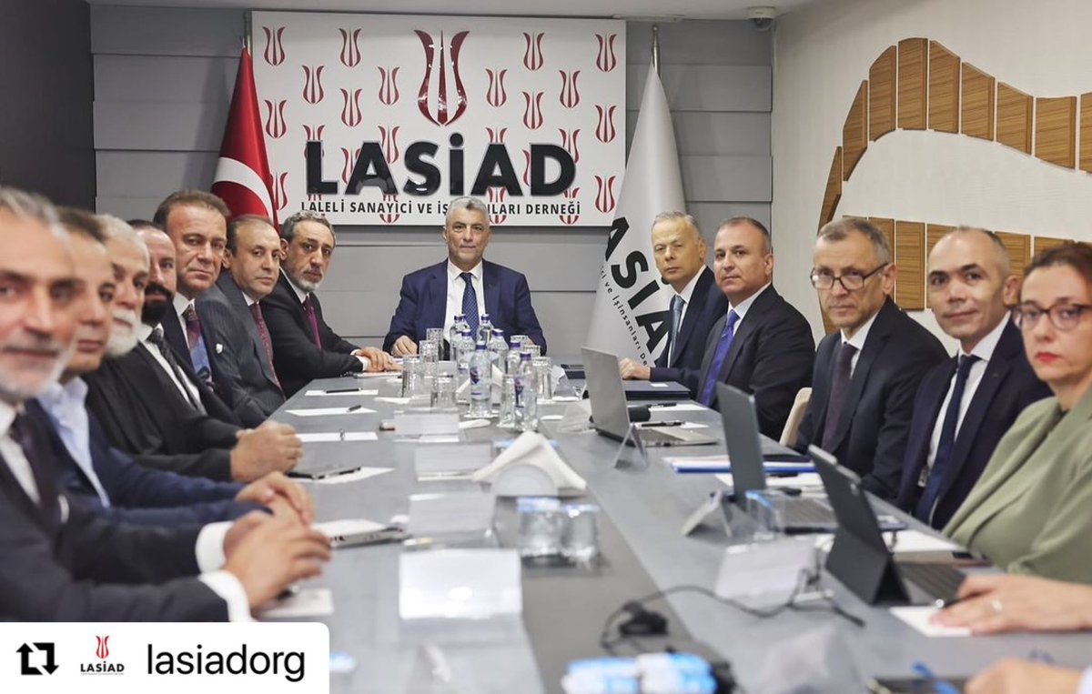 Lasiadorg's tweet photo. Ticaret Bakanımız Prof. Dr. Sn. Ömer Bolat ve ekibini, İHKİB Başkan Yardımcısı Sn. Mustafa Paşahan’ı derneğimiz merkezinde Başkanımız Sn. Giyasettin Eyyüpkoca ev sahipliğinde Yönetim Kurulumuz eşliğinde ağırladık. 

Sn. Bakanımız ve ekibine sektörlerimizin ve bölgemizin güncel sorunları hakkında bilgi verdik. 

Sn. Bakanımız ve ekibine teşrifleri için teşekkür ederiz.

@ticaret 
@omerbolatTR 
@GiyasettinEYP 
@muhammed_sncktr 
@ihkibirlik 

#lasiad #laleli #lasiadlaleli #GiyasettinEyyüpkoca #TicaretBakanlığı #DernekZiyareti #İstişareToplantısı