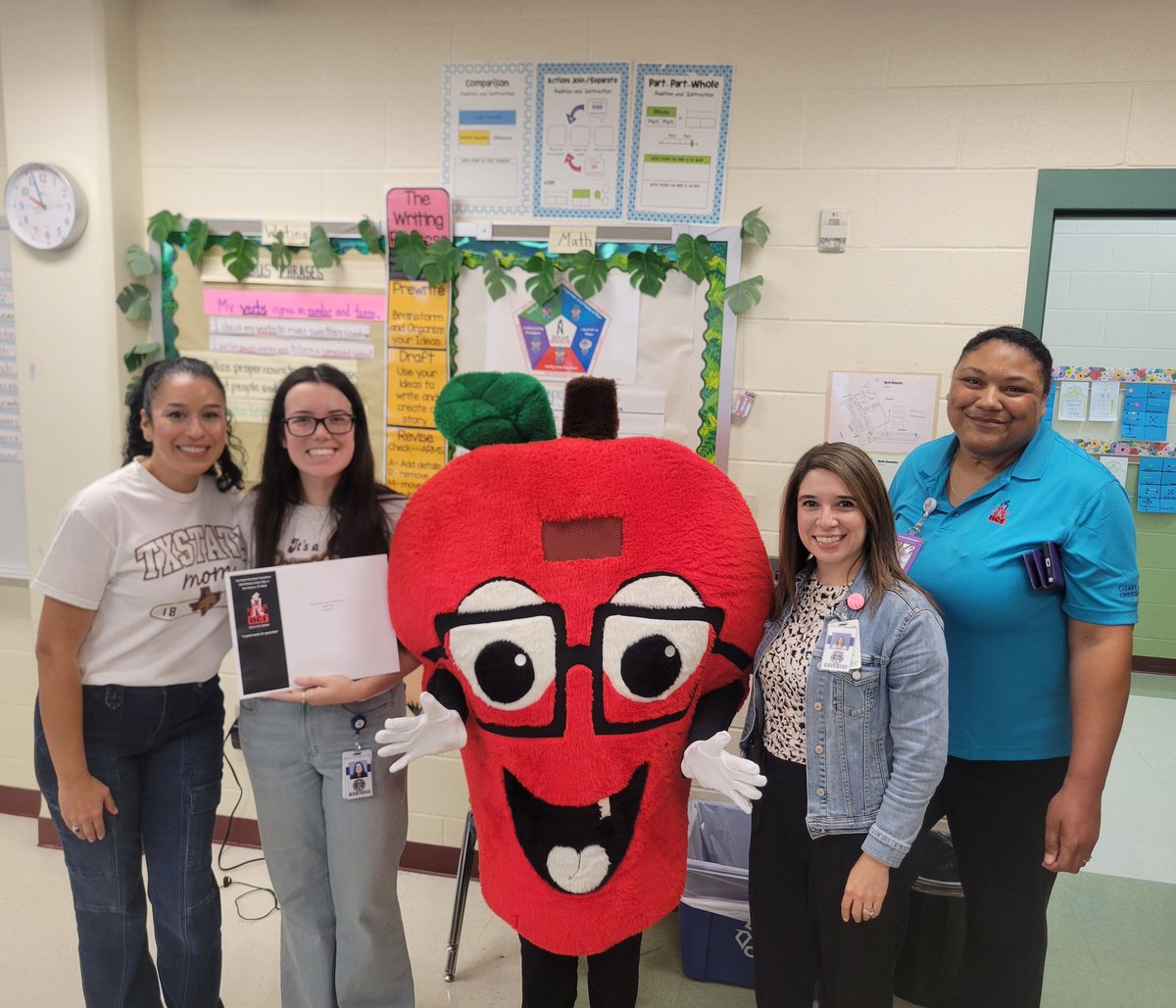 CinGibson's tweet photo. Congratulations to Mrs. Wooten & Ms. Page for being First Year Educators @nisdnef Grant recipients!! @NISD_grants #BrillamosJuntos #MartinEngineers https://t.co/9Kau0PVT4d
