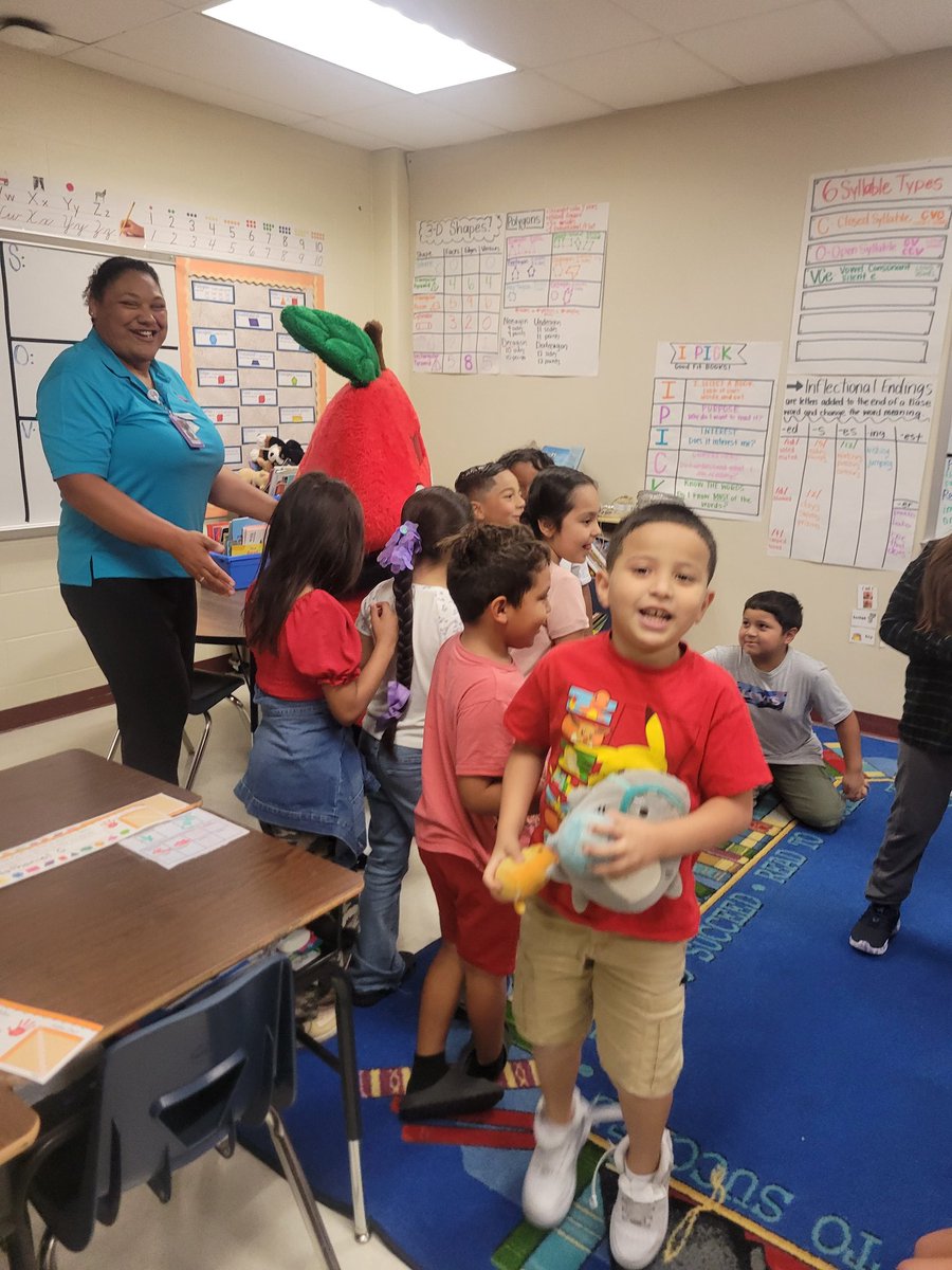 CinGibson's tweet photo. Congratulations to Mrs. Wooten & Ms. Page for being First Year Educators @nisdnef Grant recipients!! @NISD_grants #BrillamosJuntos #MartinEngineers https://t.co/9Kau0PVT4d