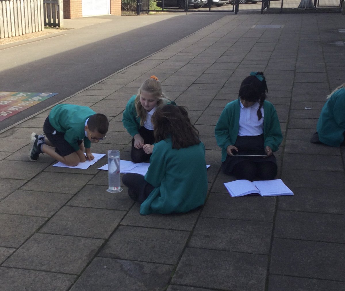 Lakeside_school's tweet image. Y5SW are learning about water resistance. What shape does plastercine need to be in to glide through the water the quickest? #practicalscience @scienceinaction