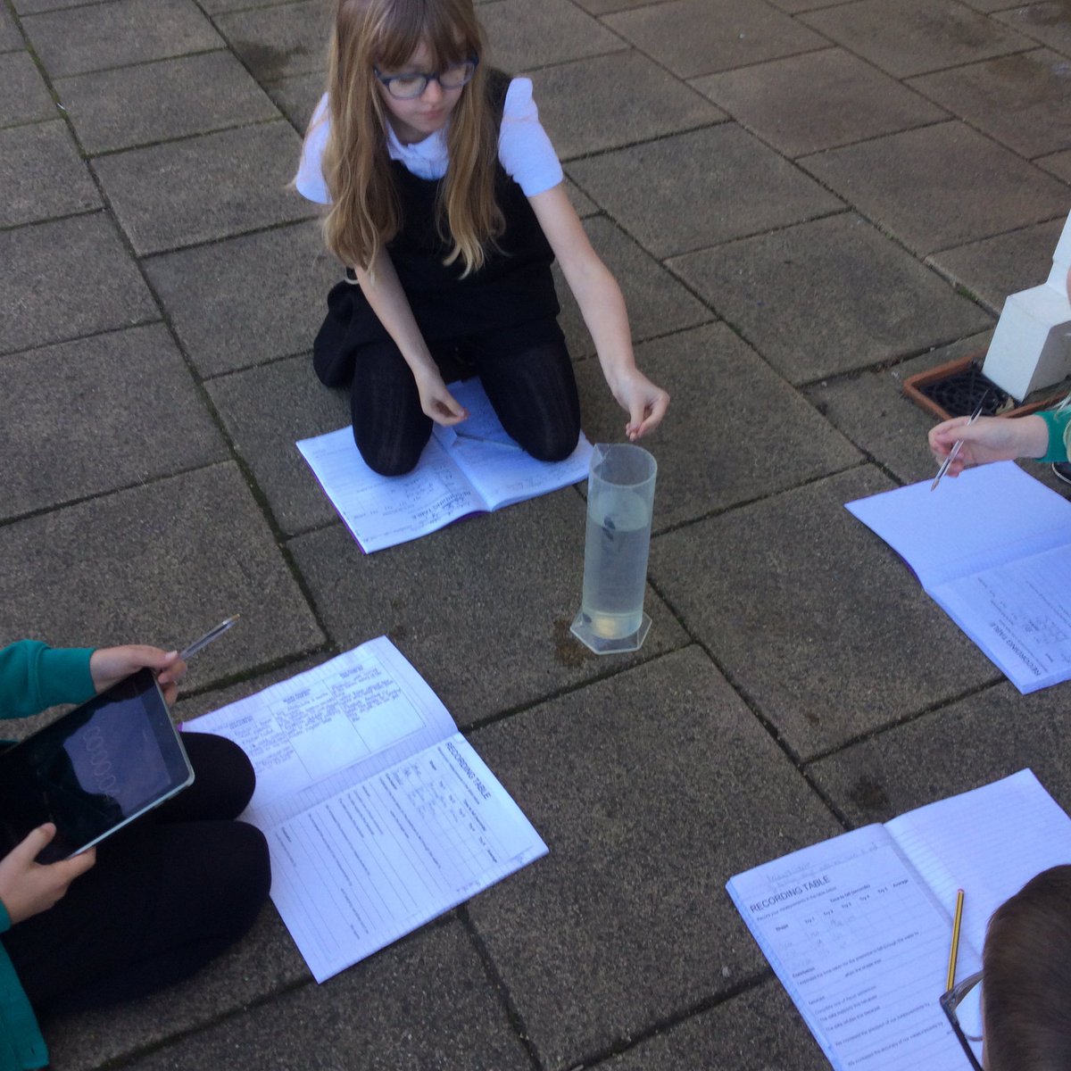 Lakeside_school's tweet image. Y5SW are learning about water resistance. What shape does plastercine need to be in to glide through the water the quickest? #practicalscience @scienceinaction
