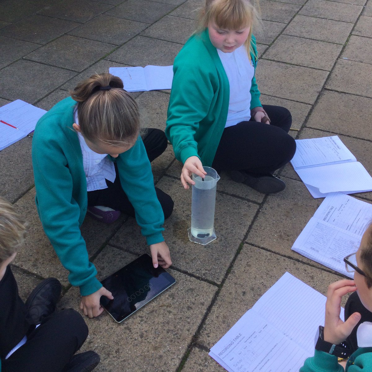 Lakeside_school's tweet image. Y5SW are learning about water resistance. What shape does plastercine need to be in to glide through the water the quickest? #practicalscience @scienceinaction