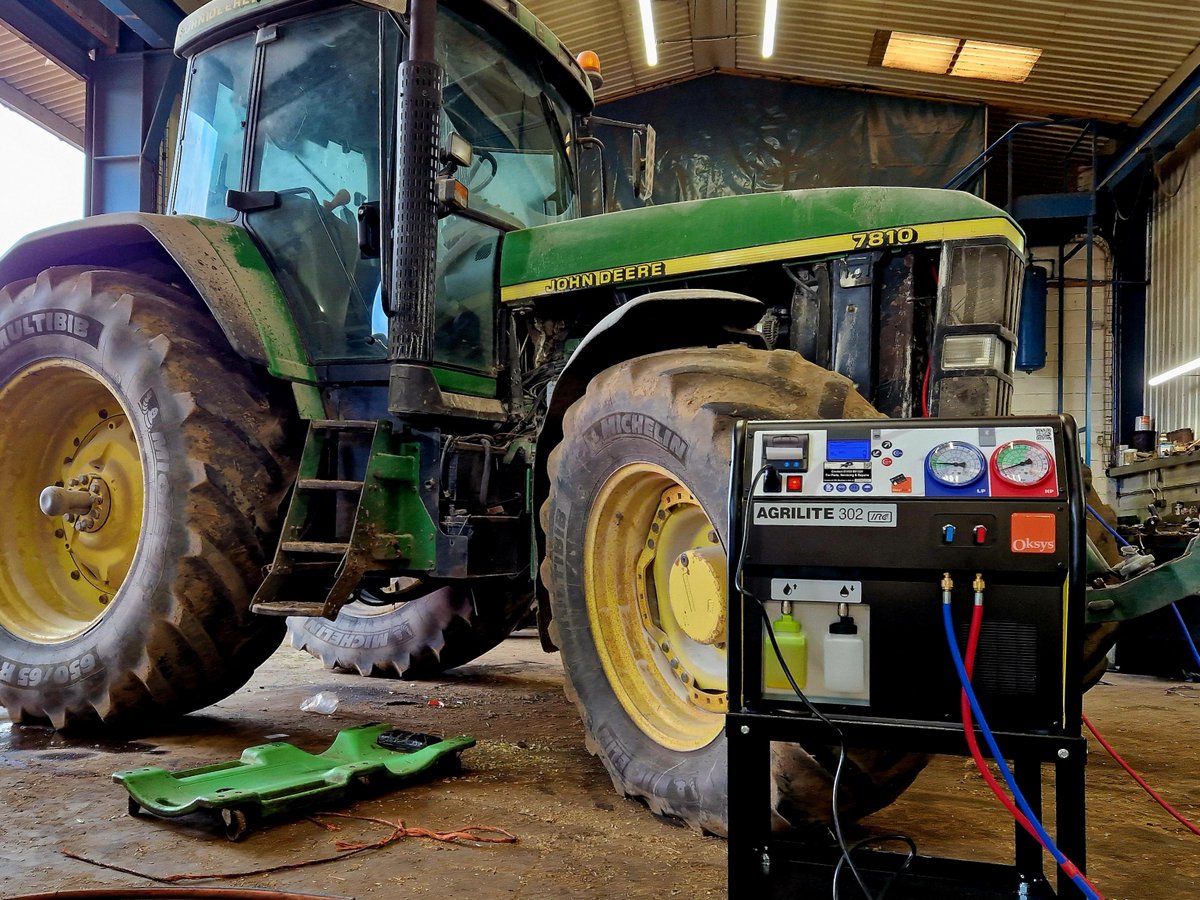 APAIRLtd's tweet image. 🤩Honiton bound, Mike &amp;amp; Aiden headed off early to Barnes #Contracting loaded with every technician’s #aircon dream!
✅ #Oksys #Agrilite 302
✅ Agrilite stand
✅ Professional #chargingstation package
🙏 Many thanks for the business
#acservice #agriculturalmachinery #tractor #R134a