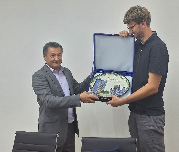 osteuropaFAU's tweet image. Our @UniFAU delegation visited the National University of Uzbekistan, meeting with Vice-Rector Prof. Shirinova, Faculty of History Dean Prof. Muminov, and other key partners to discuss joint academic initiatives. Grateful for the warm hospitality and inspiring discussions!
