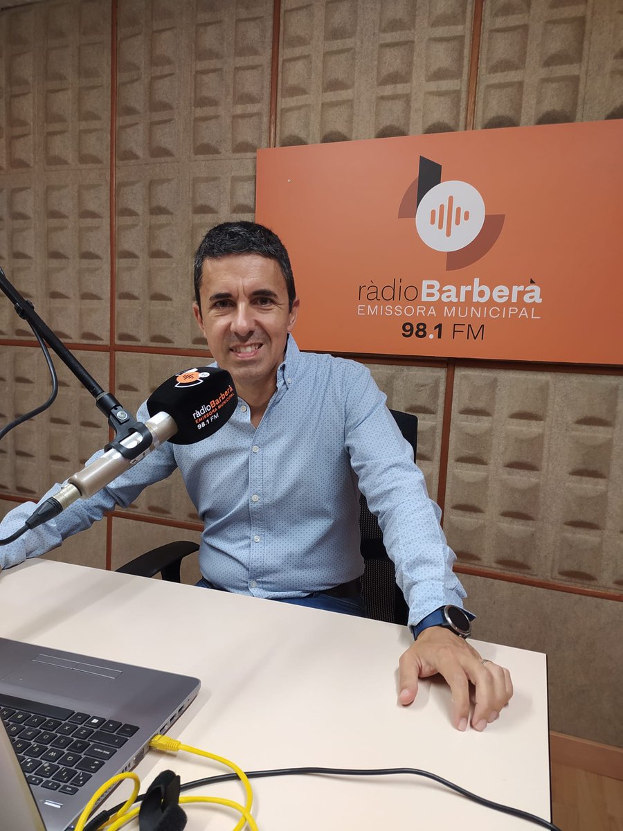 magazin981's tweet photo. ▶️Ens retrobem amb @marti_oscar per continuar celebrant els 40 anys. El periodista va formar part de l'equip de @RadioBarbera981 durant més d'una dècada. Estrenem secció amb dos nous joves, la Marta Valverde i l'Oriol Cuerva. Per acabar,  cinema.⬇️
https://t.co/OPpmyxo7WU https://t.co/SSinXgMoj4
