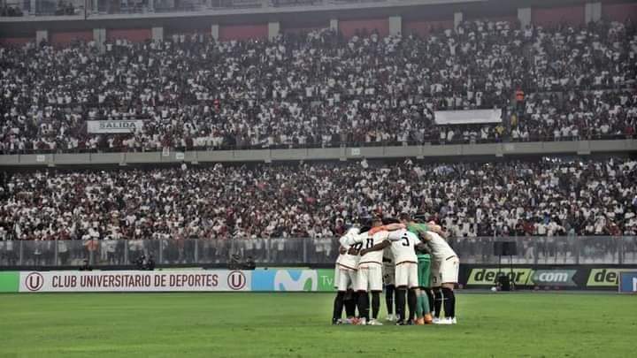ItaloMaldonado6's tweet photo. Un día como hoy jugamos uno de los partidos más difíciles en nuestra historia deportiva. Aquí comenzó todo, el mes en el que Universitario se salvó del infierno gracias a sus hinchas, mientras se coreaba: "Este equipo es de primera, de primera no se va".

U 2 vs. Huancayo 0 https://t.co/O8uGxR4Wt8