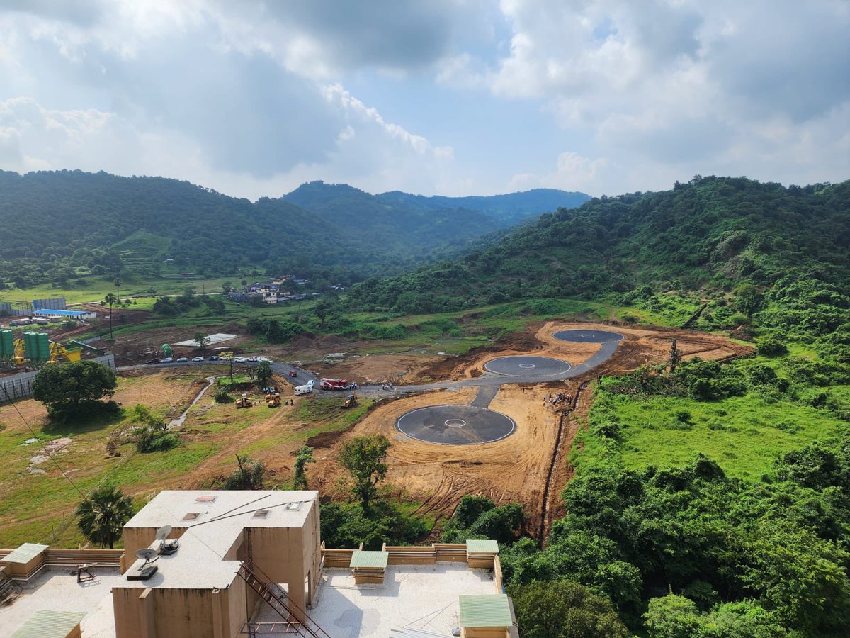 Mumbaikhabar9's tweet photo. 3 𝐇𝐞𝐥𝐢𝐩𝐚𝐝𝐬 𝐜𝐨𝐧𝐬𝐭𝐫𝐮𝐜𝐭𝐞𝐝 𝐟𝐨𝐫 𝐏𝐌 𝐌𝐨𝐝𝐢’𝐬 𝐫𝐚𝐥𝐥𝐲 𝐢𝐧 𝐓𝐡𝐚𝐧𝐞 |
Modi is to address a women’s rally in Manpada before Maharashtra Assembly polls, that could be announced any day now. 3 different helipads are being prepared by District officials. https://t.co/YdJeqVok90