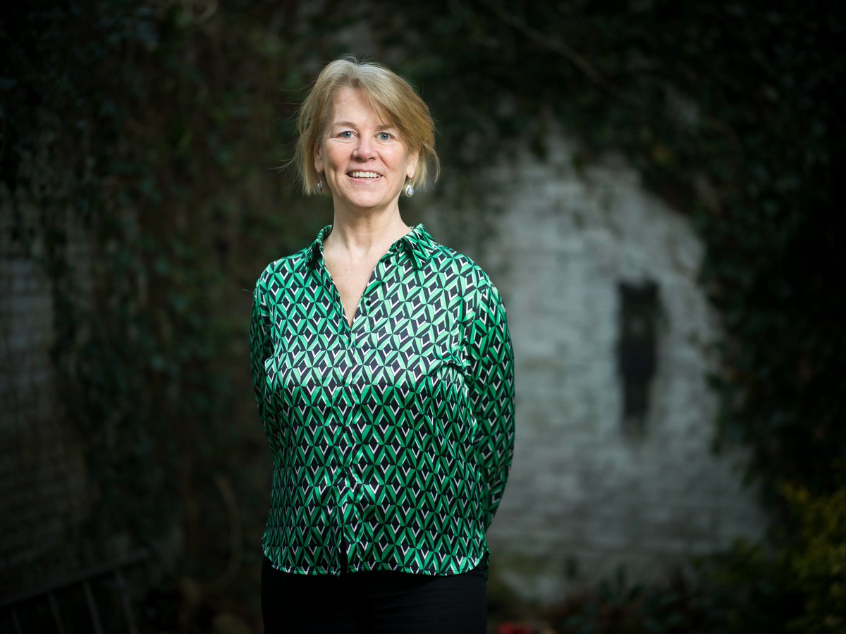 Op zaterdag 12 oktober hebben we het in ons fijne boekenparadijsje zonder winstoogmerk over het andere uiterste van het economisch spectrum...

Met publicist <a href="/Mirjam_de_Rijk/">Mirjam de Rijk</a> praten we over haar nieuwe boek 𝑮𝒆𝒌𝒂𝒂𝒑𝒕 𝒅𝒐𝒐𝒓 𝒉𝒆𝒕 𝒌𝒂𝒑𝒊𝒕𝒂𝒂𝒍. (1)

📷Merlijn Doomernik