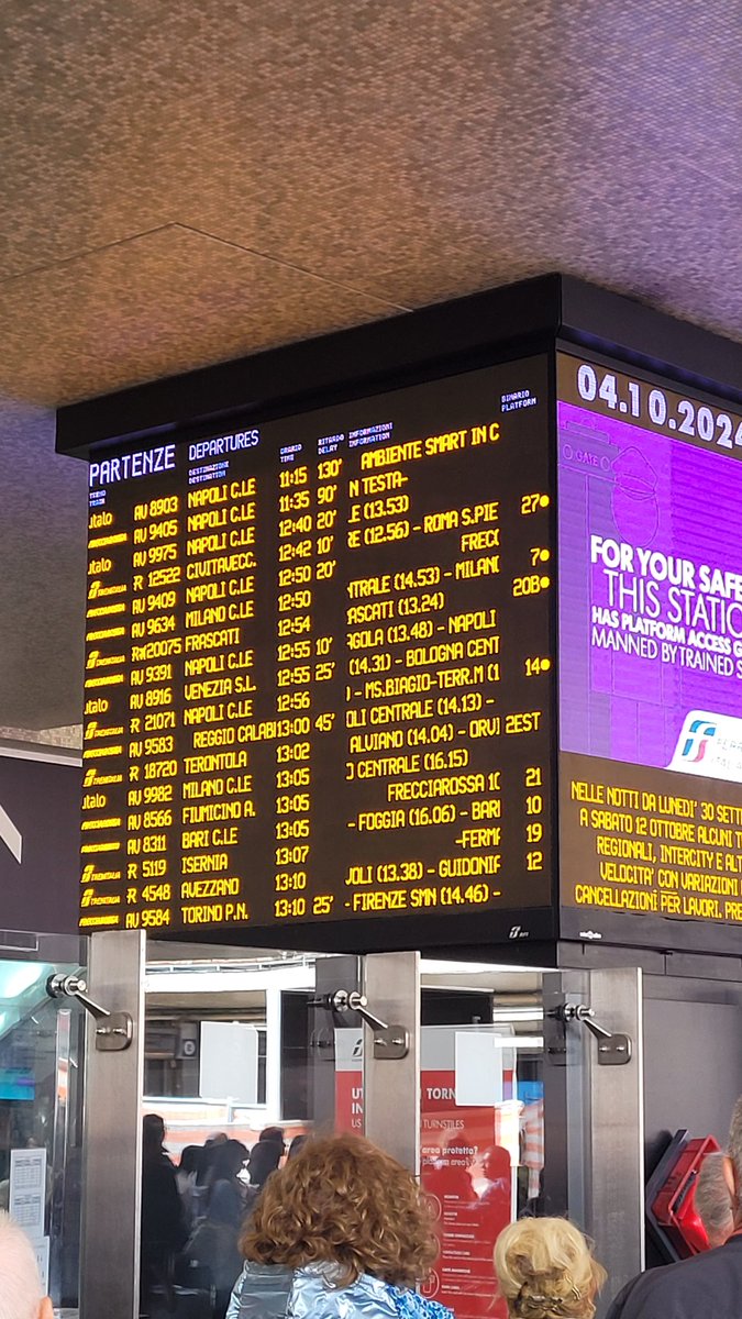 Muoversi in questi giorni in treno in Italia è un calvario - in tre giorni non ho mai viaggiato con *meno* di trenta minuti di ritardo. 

Ed è da un po' ormai che l'andazzo è questo.

Insomma: quando c'era Lei i treni arrivavano sempre in ritardo.