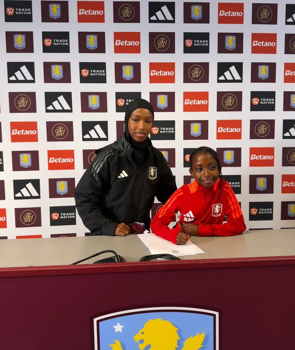Congratulations to Sidra Moalim on signing a two-year contract with Aston Villa Academy! AYM Football Club is proud to have supported her foundation, and now <a href="/AVFCFoundation/">Aston Villa Foundation</a> will take her journey to the next level. Well done to her and her family! <a href="/99sxmaya/">.</a> 👏🏾🫶🏾❤️