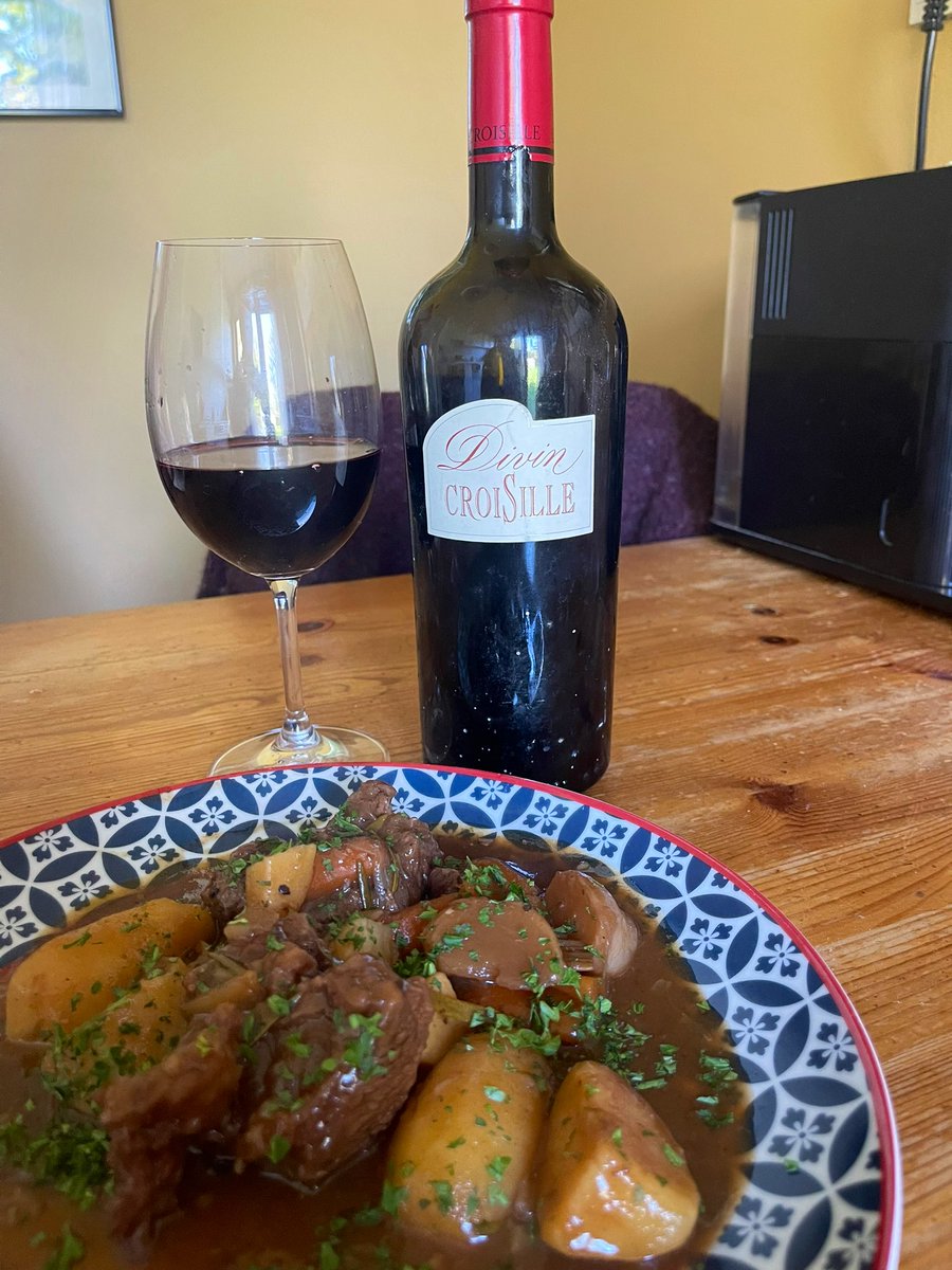 joukesp's tweet photo. #FridayLunch #BeefCheeks #Stew #Cahors #Croisille
Marinated beef cheeks in Gouden Carolus w veggies for a day. Browned the meat & stewed veggies this morning, singed & added beef & marinade + in the oven 3 hrs!
Great ‘14 Croisille, top Cahors.
Lucky to have a #2ndServing left! https://t.co/pnNTii6mGZ