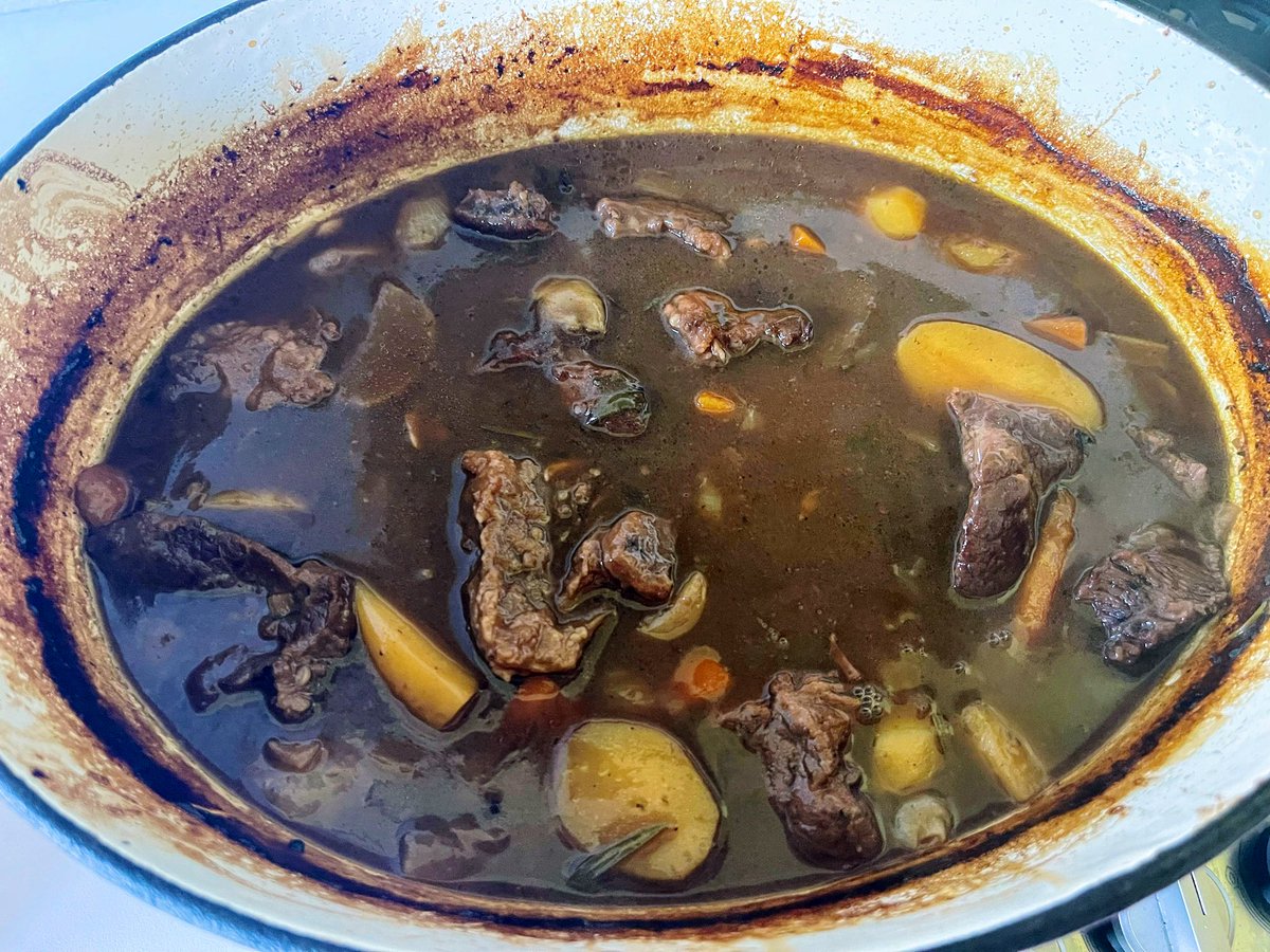 joukesp's tweet photo. #FridayLunch #BeefCheeks #Stew #Cahors #Croisille
Marinated beef cheeks in Gouden Carolus w veggies for a day. Browned the meat & stewed veggies this morning, singed & added beef & marinade + in the oven 3 hrs!
Great ‘14 Croisille, top Cahors.
Lucky to have a #2ndServing left! https://t.co/pnNTii6mGZ