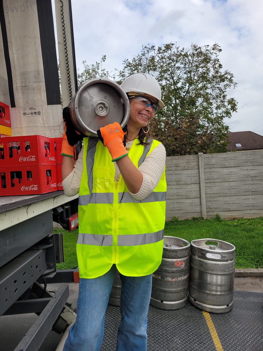 AB InBev BE (@abinbev_be) on Twitter photo Pendant leur stage d'été chez AB InBev, organisé par <a href="/vokavzw/">Voka - Vlaams netwerk van ondernemingen</a>, <a href="/ElsVanHoofcdenv/">Els Van Hoof</a> (CD&V) et <a href="/kris10vanvaer/">Kristien Van Vaerenbergh🎗️</a> (N-VA) se sont plongées dans le monde fascinant de la bière.
Ont-elles découvert une nouvelle passion ? Elles semblent douées ! 🍺
#ABInBev #ThatsWhoWeAre Pendant leur stage d'été chez AB InBev, organisé par <a href="/vokavzw/">Voka - Vlaams netwerk van ondernemingen</a>, <a href="/ElsVanHoofcdenv/">Els Van Hoof</a> (CD&V) et <a href="/kris10vanvaer/">Kristien Van Vaerenbergh🎗️</a> (N-VA) se sont plongées dans le monde fascinant de la bière.
Ont-elles découvert une nouvelle passion ? Elles semblent douées ! 🍺
#ABInBev #ThatsWhoWeAre