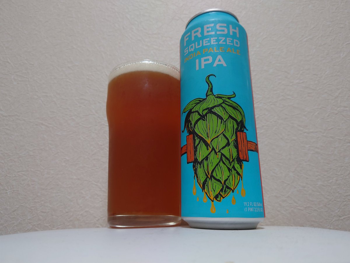 sakasuki_baku's tweet photo. 今晩はデシューツ『フレッシュスクイーズドIPA』!
何回か飲んだことあるけど、しっかり苦くて好きなIPAです。
568mL(1UKパイント)の缶なんてこの世にあったんですね。
#ビール #海外のビール
#デシューツ #DESCHUTES
#フレッシュスクイーズドIPA
#FreshSqueezedIPA
#IPA #インディア・ペールエール https://t.co/KInqZ0lDC4