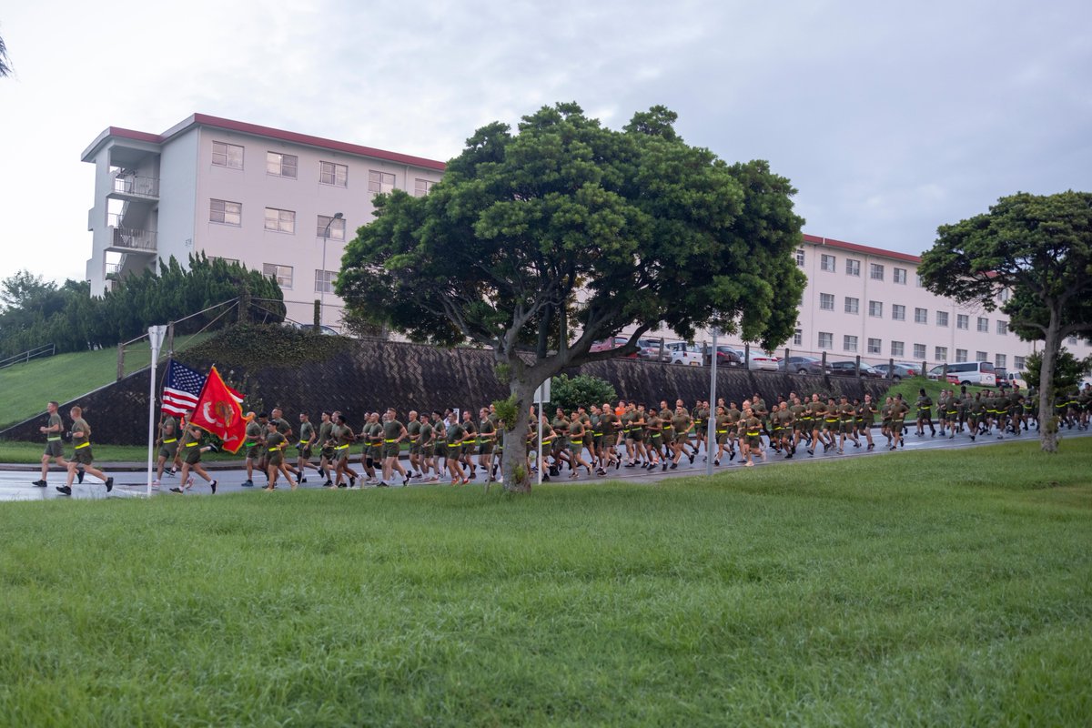 1stMAW_Marines's tweet image. U.S. Marine Corps Lt. Col. Michael Jones, commanding officer of #Marine Wing Headquarters Squadron 1, leads a motivational run at Camp Foster, Okinawa, Japan, Sept 26, 2024.

📸 Cpl. Kyle Chan, Lance Cpl. Sav Ford