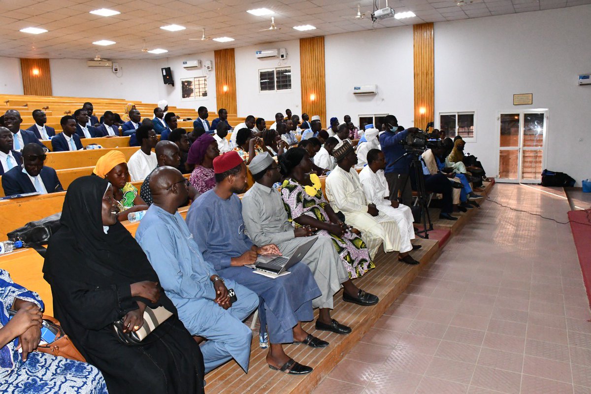 "Grands rendez-vous de l'ENA"
Thème :"la modernisation des administrations territoriales en France : retour d'expériences " animée par Jean-Louis ROCHERON ,administrateur territorial et Stéphane KESLER,consultant international .La conférence a pris fin par les échanges.