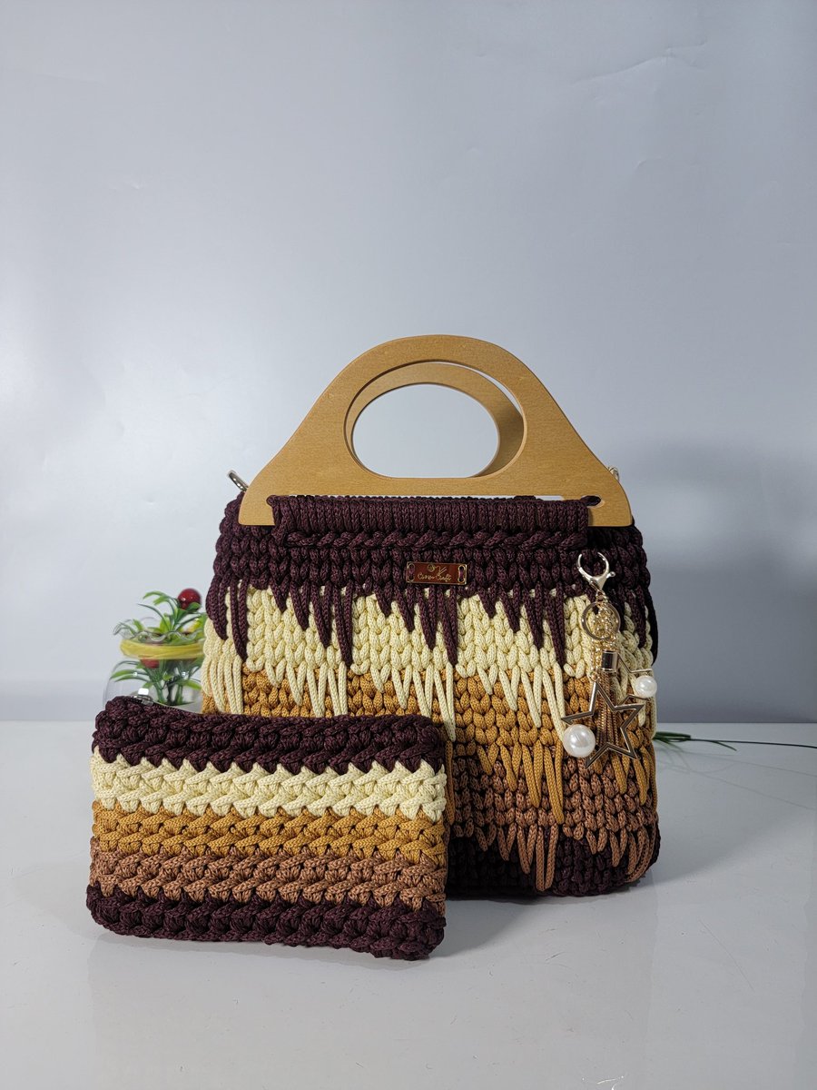 croise_craft's tweet photo. Beautiful queen rock crochet bag from croise. We have lot of design you can pick from and you can also bring your preferred design you would want us to recreate for you.

F1: 47,000 naira 
F2: 30,000 naira 
F3: 25,000 naira 
F4: 42,000 naira 

Location: Lagos
Pls RT https://t.co/XqQBhNikKh