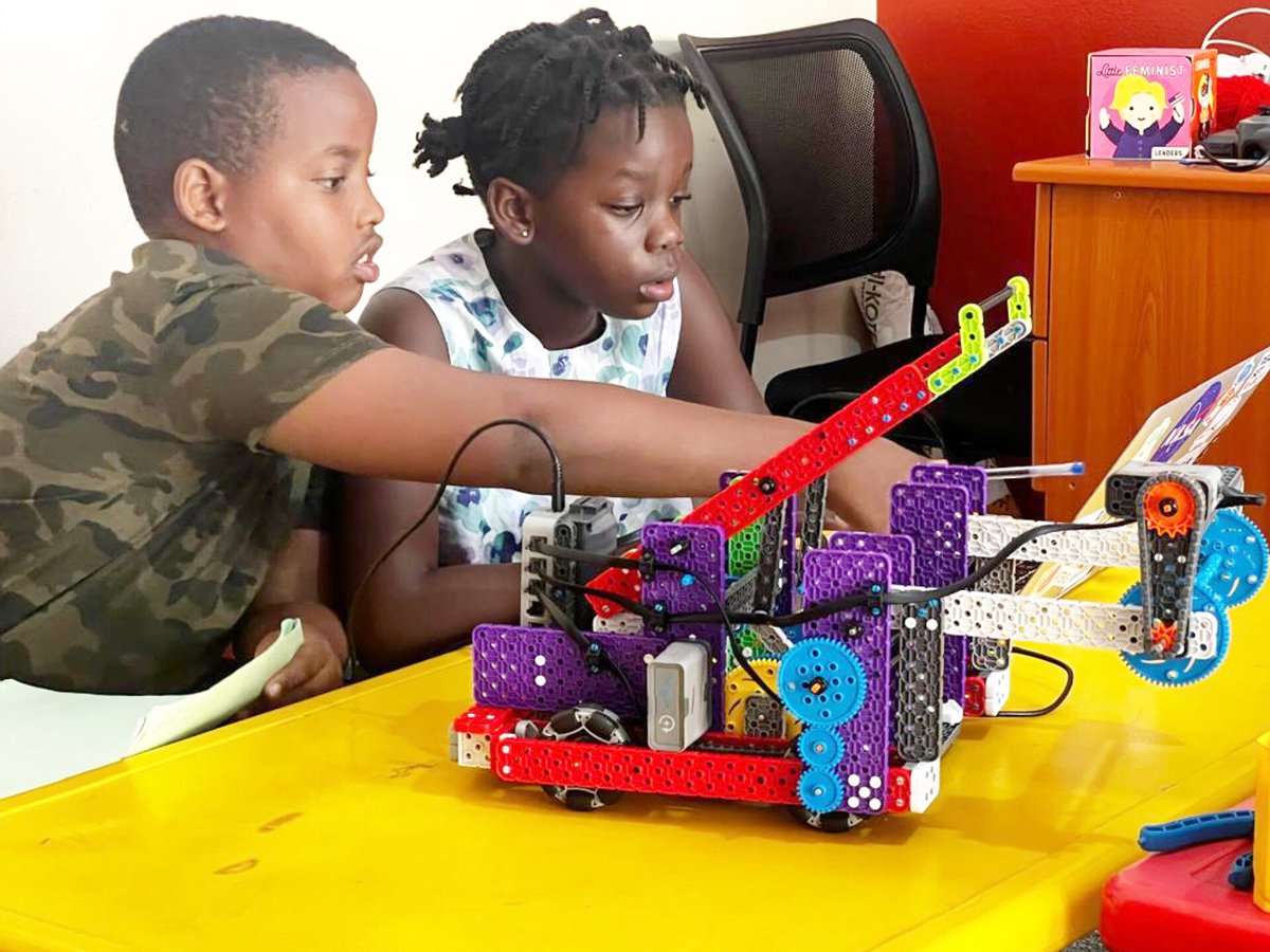 Let's build together a generation of innovative thinkers ready to change the world. #STEMEducation #RobotsUganda <a href="/RugyendoQuotes/">Arinaitwe Rugyendo🇺🇬</a>