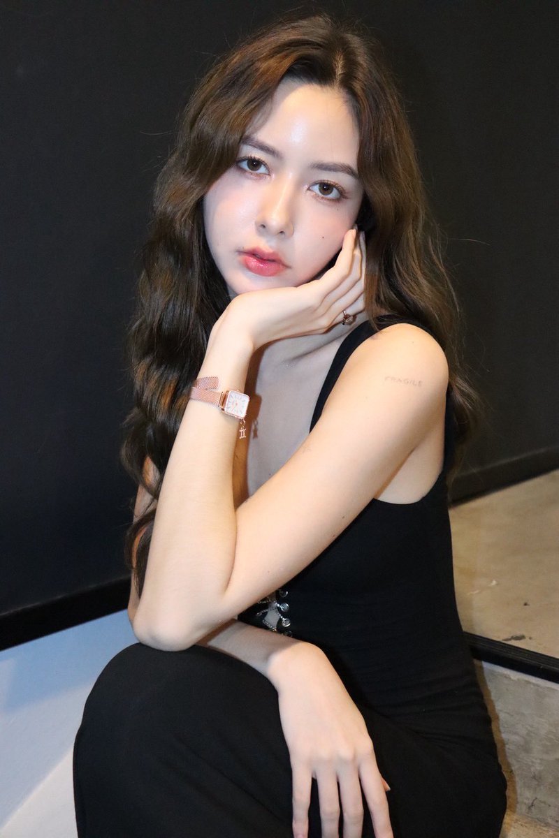 chanyaduval's tweet image. This is a sign ♊️ to embrace what makes you ✨you✨

 #danielwellington #dwinth #chanyaduval