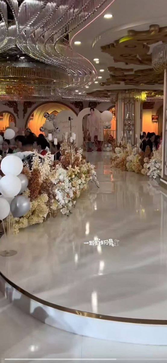 xzmelons's tweet photo. Shrimps are celebrating in grand way 🤩 I would like to be there too! The scenography looks like a fairytale 

1005 CHEERS ΤΟ ΧΙΑΟ ZHAN   #XiaoZhan33rdBDAY #DoubleThreeXiaoZhanDay https://t.co/mVs4izUy33