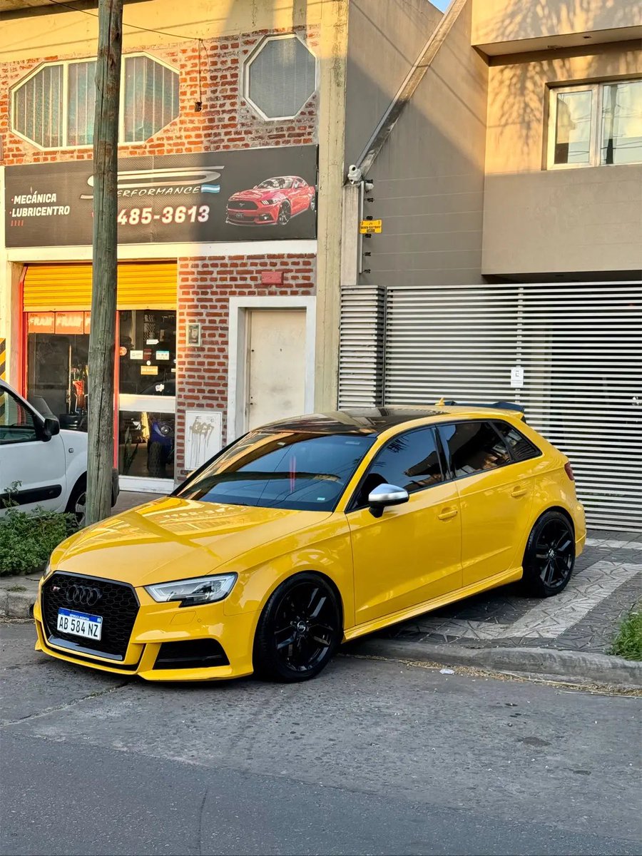 fierros_al_piso's tweet photo. Que auto 😍 https://t.co/grykhsutz3