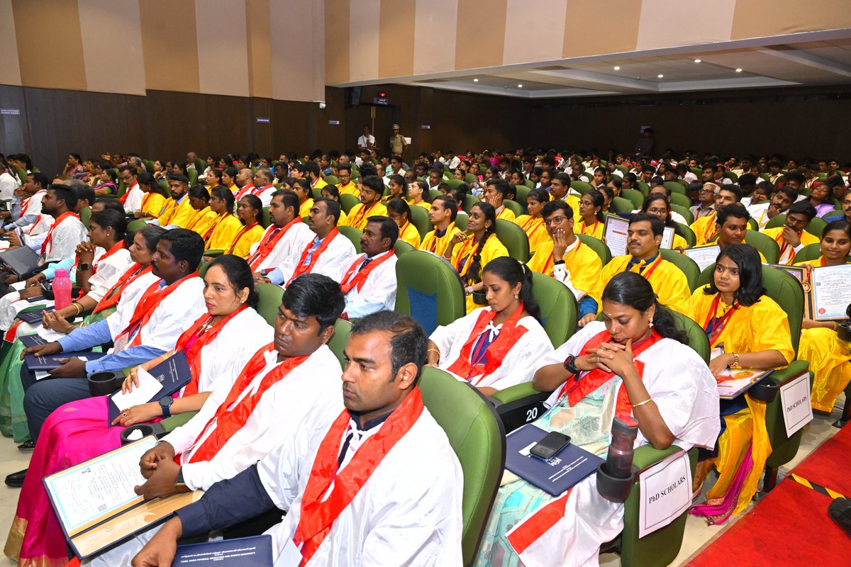 lokbhavan_tn's tweet photo. Governor-Chancellor Thiru R. N. Ravi conferred degrees to 3,643 students during the 14th Annual Convocation of Tamil Nadu Physical Education and Sports University, Chennai. Padma Shri Awardee and former captain of the Indian women's basketball team, Tmt. Anitha Pauldurai, inspired the young graduates with her motivating convocation address.