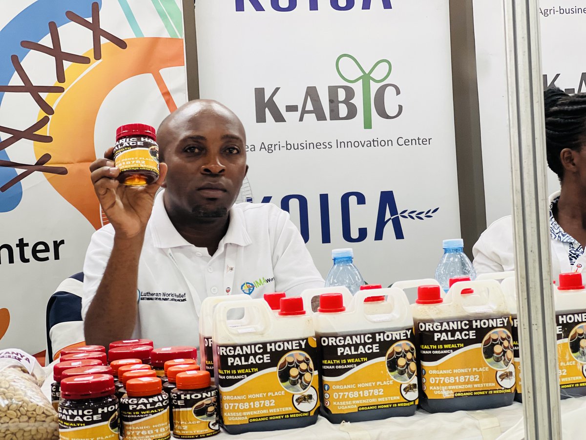 ScaduKabic's tweet photo. #SCADUprojectUpdates !
“🌿🍯 Introducing one of the star products at the @ScaduKabic booth: Organic Honey from the Rwenzori Organic Coffee Farmers Mountain Harvest Cooperative Society Limited (ROCS)! Sourced from the Rwenzori region, this honey is 100% pure, natural, and packed with health benefits:
✨ Rich in antioxidants, boosting immunity
🌱 Naturally antibacterial—perfect for soothing sore throats
💧 Aids digestion and promotes gut health
🍃 Sustainably harvested, supporting local communities in the Rwenzori region
Come experience the taste of nature and learn more about how this golden treasure can enrich your health and wellbeing!
#UGITF24